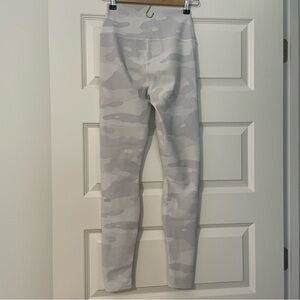 White and gray camo Alo Yoga Leggings size small
